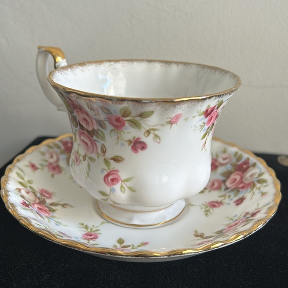Royal Albert, Bone China Cottage Garden Vintage Tea Cup Set - Picture 4 of 9